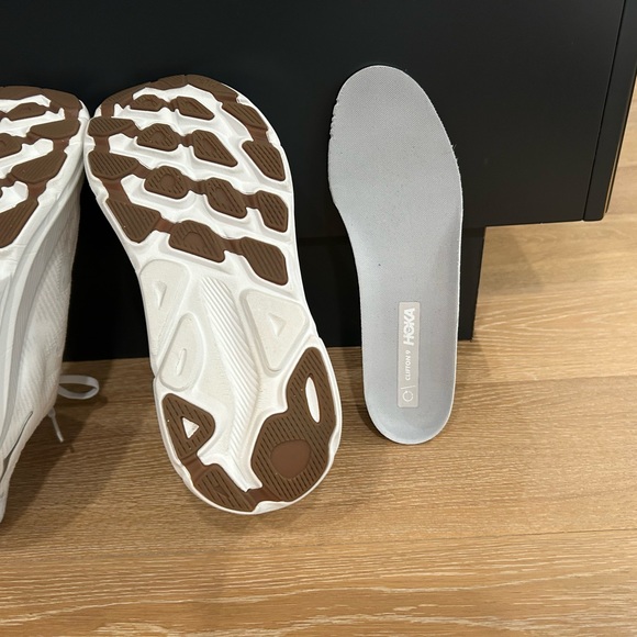 HOKA One One Clifton 9 women’s size 9.5 - Picture 6 of 8